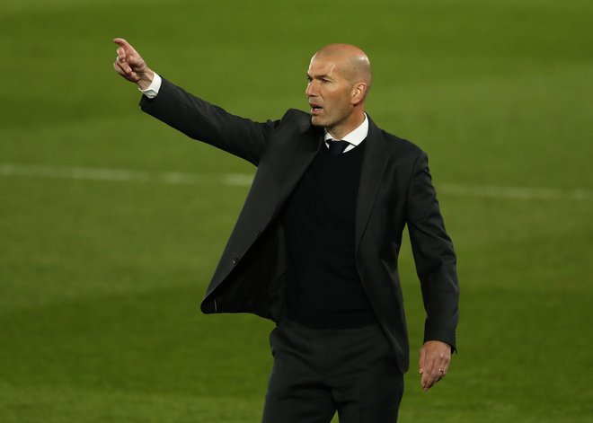 Realov trener Zinedine Zidane igra tvegano igro. FOTO: Susana Vera/Reuters
