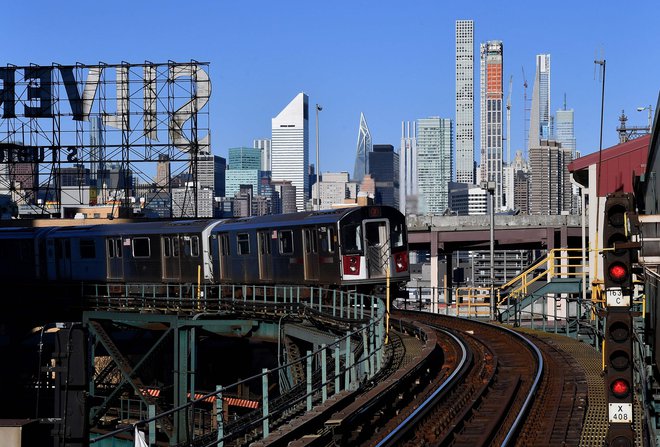 V mestu New York pa bo od 17. maja podzemna železnica spet vozila 24 ur na dan. FOTO: Angela Weiss/AFP