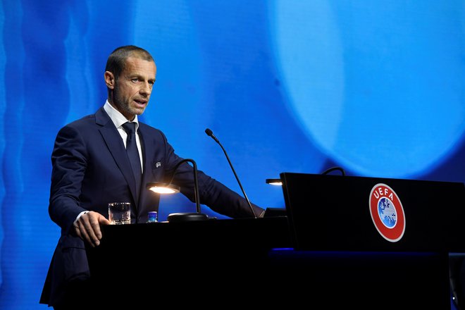 Aleksander Čeferin med nedavnim kongresom Uefe v Švici. FOTO: Richard Juilliart/Reuters