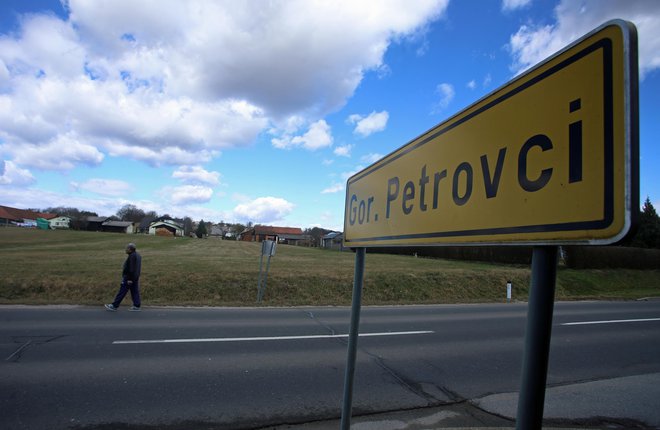 Še petnajst let temnih oblakov se napoveduje Gornjim Petrovcem, najbolj zadolženi občini v Sloveniji. FOTO: Tadej Regent