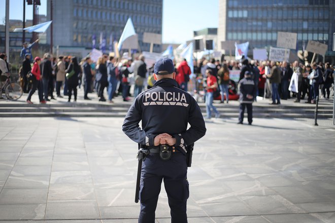 Kako je mogoče, da volijo Janšo, se sprašuje večina Slovencev, predvsem pa petkovi kolesarji. FOTO: Leon Vidic/Delo&nbsp;