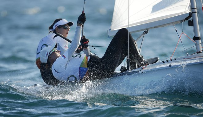 Tina Mrak in Veronika Macarol zdaj med evropsko konkurenco držita sedmo mesto. FOTO: Matej Družnik/Delo