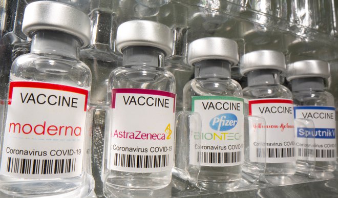 Se bodo morale proizvajalke najbolj uspešnih cepiv odpovedati svoji intelektualni lastnini? FOTO: Dado Ruvic/Reuters