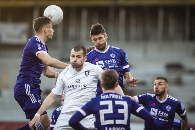 Vijolični so v težkem procesu pomlajevanja in ostrega selekcioniranja, toda vseeno računajo na šampionsko zmago. FOTO: Jure Banfi/Sobotainfo