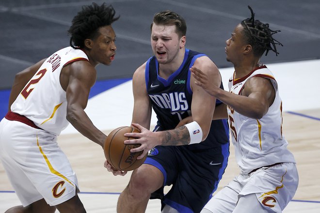 Za Luko Dončića ni ovir, v NBA postavlja dosežke, kot so jih pred njim le velikani košarke. FOTO: Tom Pennington/AFP