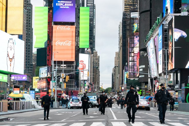 Policija na newyorškem trgu Times Square. Foto Jeenah Moon/Reuters