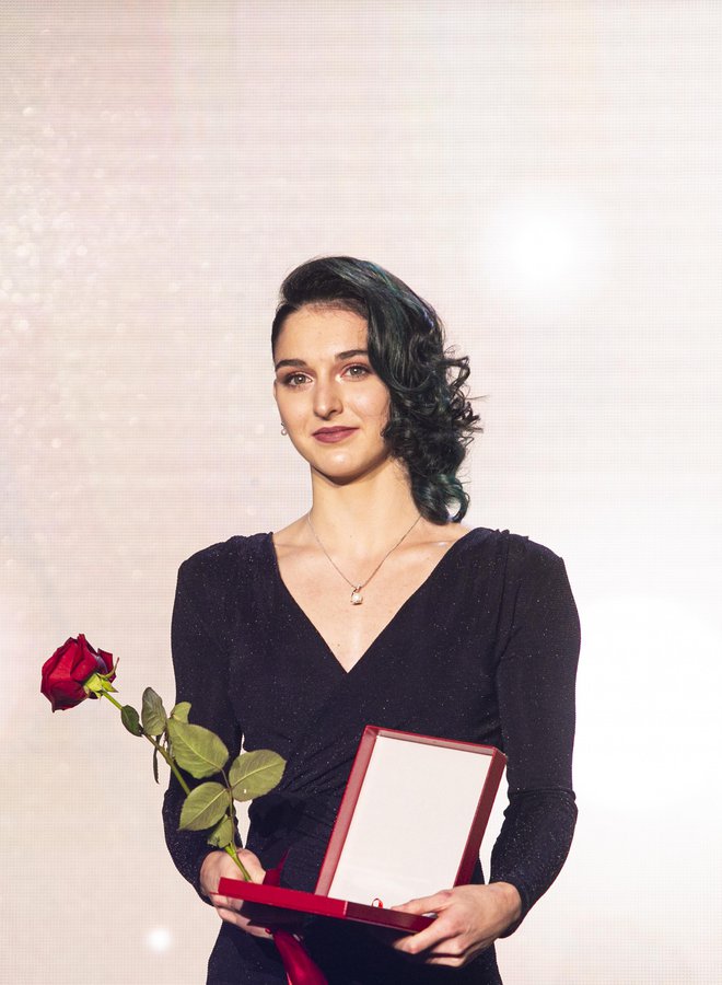 Lani je za svoje športne uspehe v letu 2019 prejela Bloudkovo plaketo. FOTO: Jože Suhadolnik