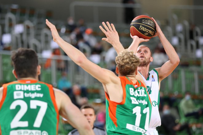 Z začetkom vrhunca domače sezone bodo pri Krki in Cedeviti Olimpiji stopili v ospredje reprezentanti Luka Lapornik, Jaka Blažič in Žiga Dimec (z desne). FOTO: ABA