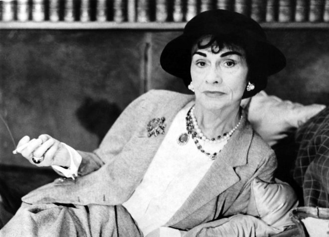 Tako po značaju, vplivu na modo in življenjski stil kot po politični opredelitvi in navsezadnje po svoji življenjski zgodbi sta bili Coco Chanel...