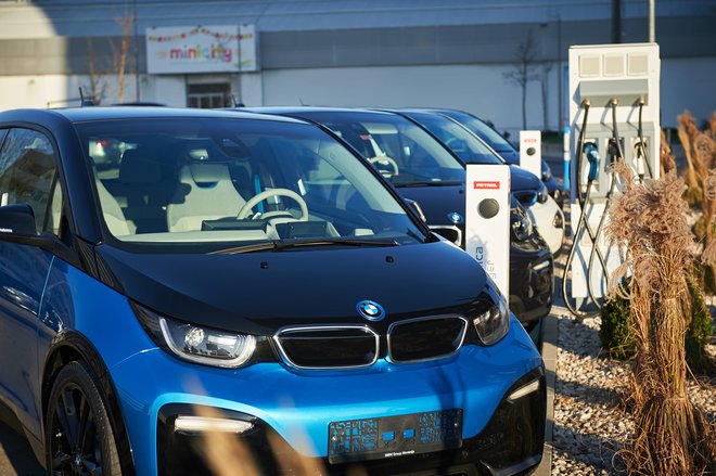 Petrolovi strokovnjaki bodo natančno proučili potrebe vašega podjetja in vam predlagali optimalno rešitev za vzpostavitev trajnostnega voznega parka. FOTO: Tomo Jeseničnik