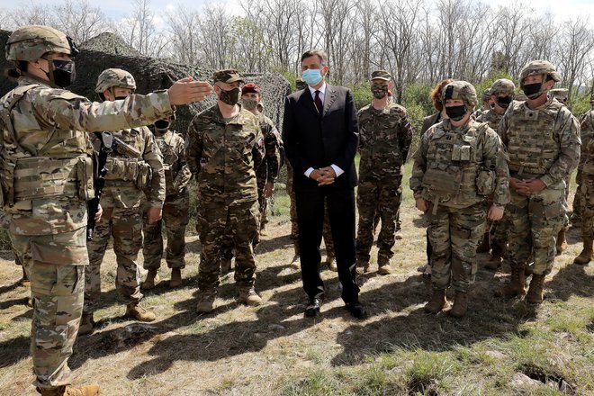 Predsednik republike Borut Pahor je obiskal enote zračne obrambe vojsk Slovenije in ZDA na mednarodni vojaški vaji Zvezdni vitez. FOTO: Daniel Novakovič/STA