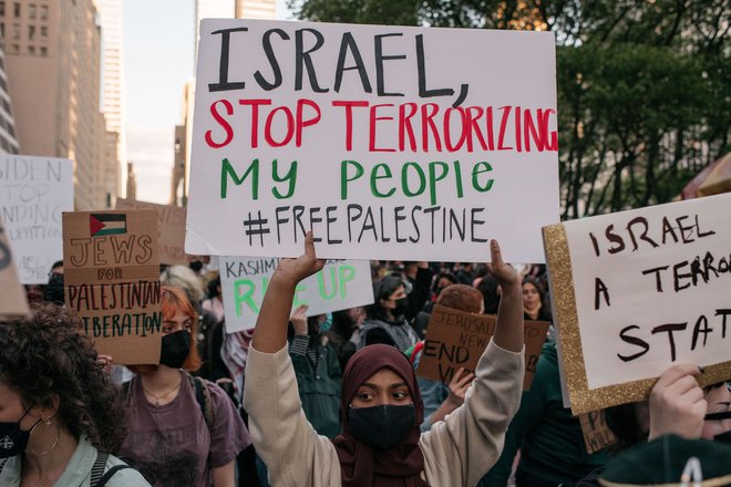 Protesti proti izraelskemu pregonu Palestincev so ta teden potekali tudi v New Yorku. Foto: Scott Heins/AFP