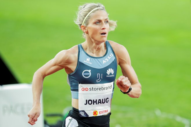 Therese Johaug se odlično znajde tudi na atletskem štadionu. FOTO: Vidar Ruud/Reuters