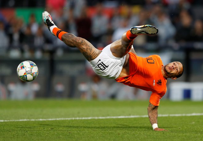 Memphis Depay bo moral na EP zadeti tudi iz takšnega položaja, če Nizozemska želi visoko. FOTO: Rafael Marchante/Reuters