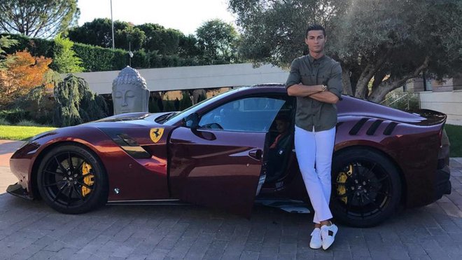 Cristiano Ronaldo ima rad razkošje in hitre avtomobile. FOTO: Osebni Arhiv