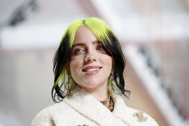 Billie Eilish je najmlajša glasbenica, ki je kdaj napisala in posnela temo za film o Jamesu Bondu. FOTO: Reuters