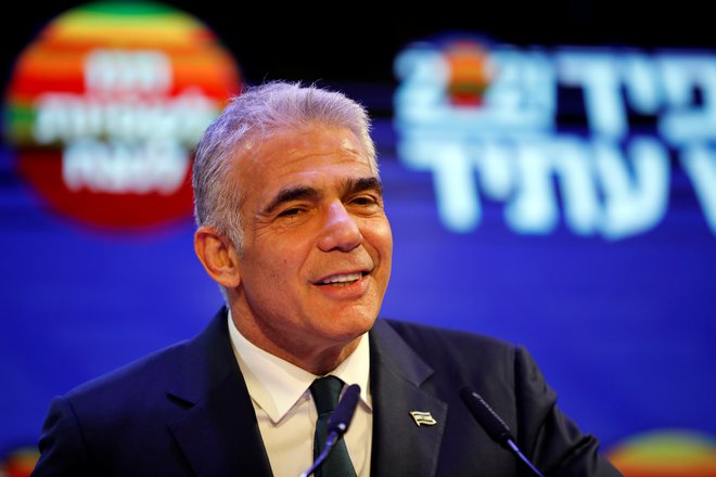 Vodja izraelske opozicije Jair Lapid. FOTO: Amir Cohen/Reuters