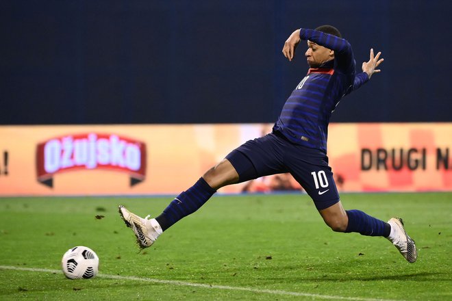 Če bo Kylian Mbappé dovolj prožen, se bodo na evropskem prvenstvu množično tresle mreže nasprotnikov. FOTO: Franck Fife/AFP