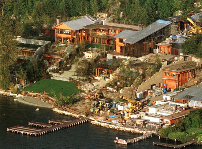 Poleg drugega bogastva si bosta morala dolgoletna zakonca razdeliti tudi vilo v predmestju Seattla. Foto Anthony Bolante(REUTERS Foto Reuters Pictures