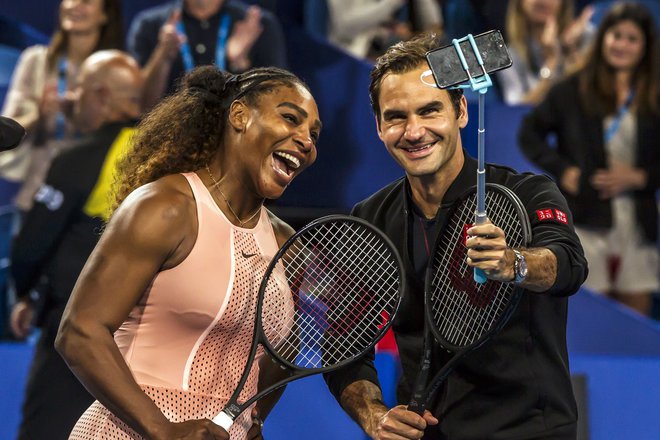 Serena Williams in Roger Federer sta sodelovala v dvojicah. FOTO: Tony Ashby/AFP