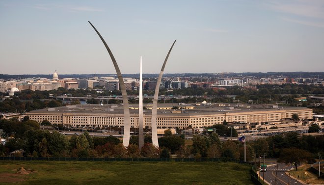 Pentagon naj bi v zadnjem desetletju ustvaril največjo skrivno vojsko v zgodovini sveta. FOTO: Carlos Barria/Reuters