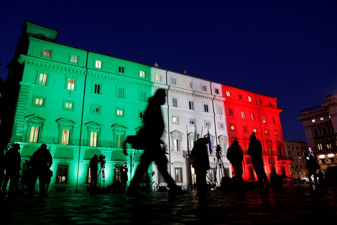 Policijska ura se je v Italiji premaknila z 22. na 23. uro. FOTO: Remo Casilli/Reuters