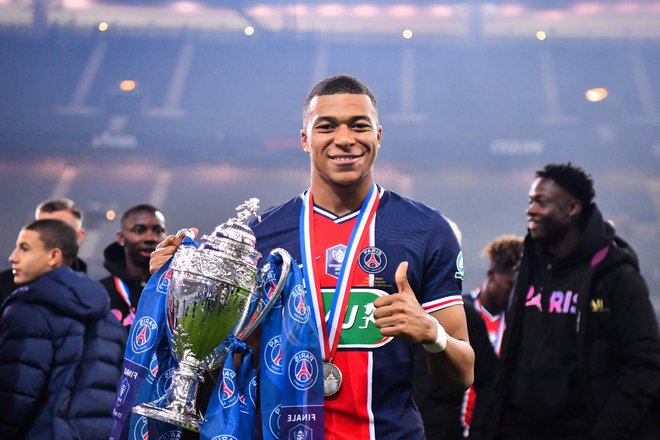 Kylian Mbappe je od prihoda v PSG leta 2018 osvojil po tri naslove francoskega prvaka in pokalnega ter še dve lovoriki v ligaškem pokalu. FOTO: Franck Fife/AFP