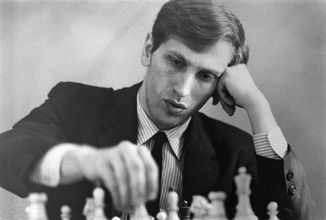 Veliki šahist Bobby Fischer, ki se je v šestdesetih letih pogosto mudil v hrvaških Vinkovcih, je užival, ko je bos hodil ob reki Bosut samo zato, da mu je med prsti polzelo blato. »Tega ne morem doživeti nikjer drugje,« je govoril šahovski genij in bosonogi sprehodi ob reki so postali del njegovih priprav za velike turnirje. FOTO: press release