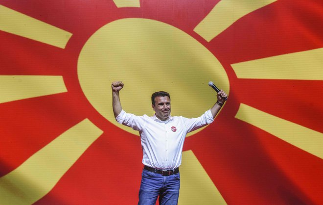 Predsednik vlade Severne Makedonije Zoran Zaev, ki je našel skupni jezik z Grčijo, zdaj išče pot še iz blokade Bolgarije, ki njegovemu narodu ne priznava nacionalne identitete. Foto Robert Atanasovski/AFP