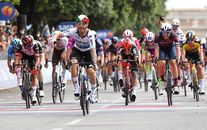 Giacomo Nizzolo se je na cilju zelo razveselil uspeha. FOTO: Jennifer Lorenzini/Reuters