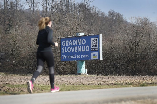 V resoluciji Gradimo Slovenijo so v SDS zapisali, da so ženske tista moč, &raquo;ki daje zagon družini in družbi, ki je svetilnik upanja, vrednot in spodbud za celoten narod&laquo;. FOTO: Leon Vidic/Delo