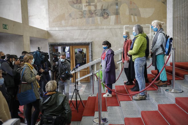 Prejšnji teden so oddali glasove v podporo referendumu o pitni vodi, danes in jutri bodo o njem odločali poslanci. FOTO: Uroš Hočevar/Delo