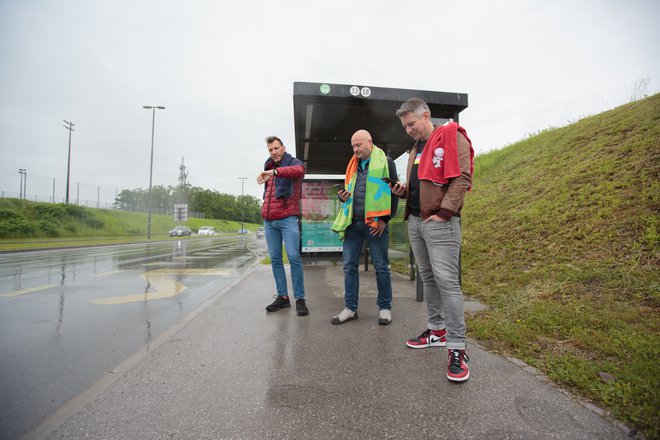 Davorin Pavlica, Aleš Skodlar in Gregor Zalaznik so sloviti knjigi posvetili podkast. FOTO: Damjan Cilenšek