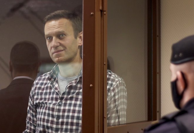 Aleksej Navalni je potrdil, da ga je v kazenski koloniji obiskal inšpektor ruskega preiskovalnega odbora, ki se ukvarja s hudimi zločini. FOTO: Reuters