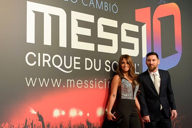 Lionel Messi in njegova soproga Antonella Roccuzzo. FOTO: Lluis Gene/AFP