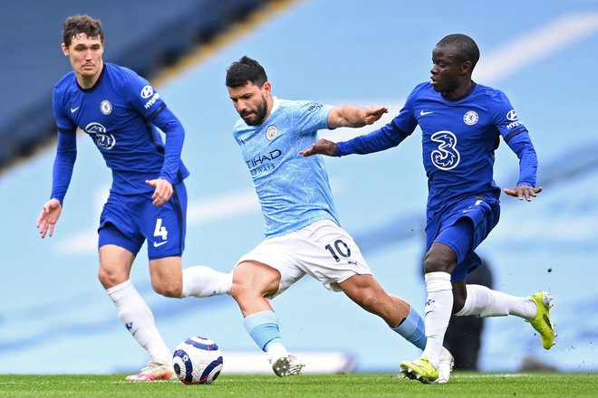 Nogometaši Manchester Cityja in Chelseaja bodo imeli na tribunah po 6000 svojih navijačev. FOTO: Laurence Griffiths/AFP