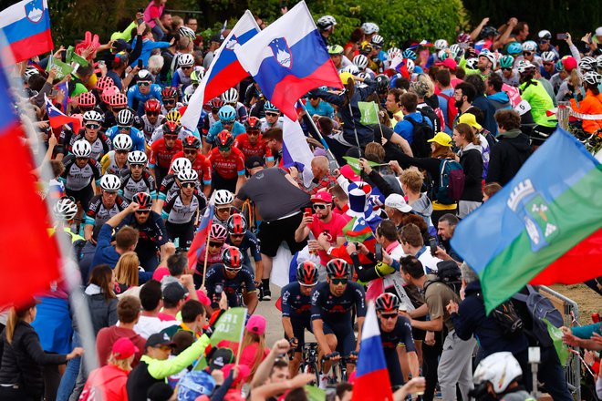 Tudi na dirki po Italiji se je trlo slovenskih ljubiteljev kolesarstva. FOTO: Luca Bettini/AFP