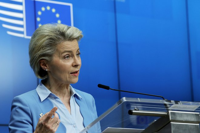 Do konca julija bo po pričakovanjih Ursule von der Leyen 70 odstotkov prebivalcev EU cepljenih z najmanj enim odmerkom. FOTO: Olivier Matthys/Reuters