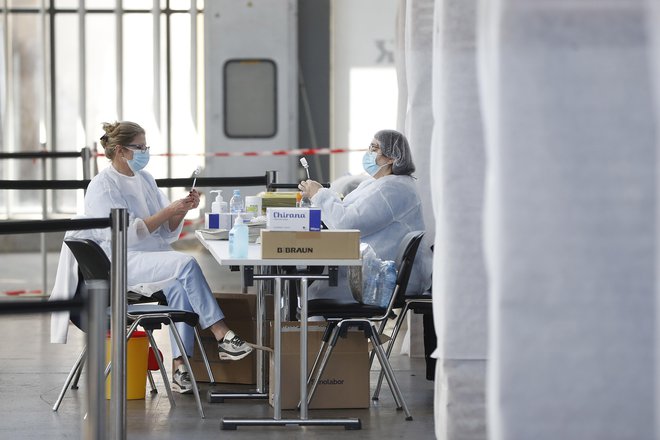 Izpolnjeni so pogoji za premik v zeleno fazo epidemije, kažejo vladni podatki. FOTO: Leon Vidic/Delo