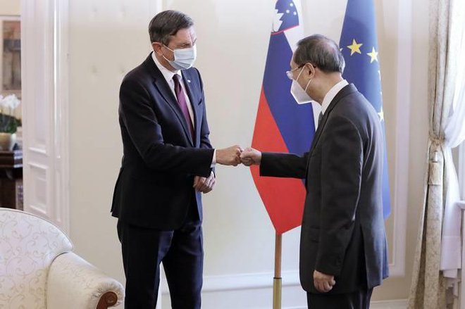Predsednik Borut Pahor je sprejel Yang Jiechija, vodjo kabineta centralnega sveta za zunanjo politiko Ljudske republike Kitajske in člana političnega urada centralnega komiteja Komunistične partije Kitajske. FOTO: Daniel Novakovič/STA