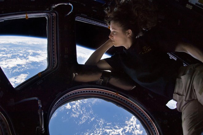 Mednarodni vesoljski postaji se izteka življenjska doba, v prihodnje pa bi lahko postala osnova za hotel. Eden najbolj zanimivih prostorov na njej je kupola, iz katere se vidi pol vesolja. FOTO: Nasa