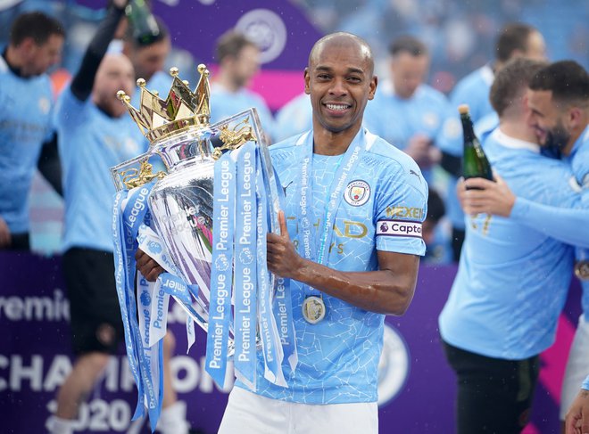 Fernandinhu, ki je kot kapetan popeljal Manchester City do novega naslova angleških prvakov, se pojutrišnjem ponuja lepa priložnost, da s soigralci osvoji še lovoriko v ligi prvakov. FOTO: Dave Thompson/Reuters