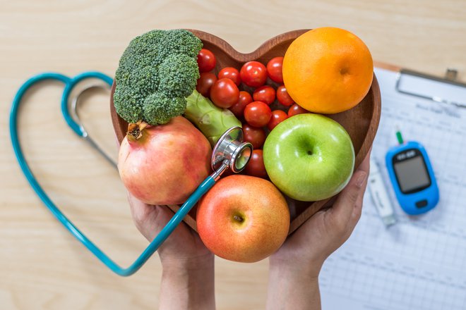 Ob odkritju diabetesa zdravniki bolnika poučijo o primerni prehrani in pomenu telesne dejavnosti. FOTO: Shutterstock