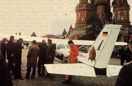 Mathias Rust je pred 34 leti pristal nedaleč od Rdečega trrga v Moskvi in nenačrtovano pripomogel k uspehu sovjetske &quot;perestrojke&quot;. FOTO: Alchetron