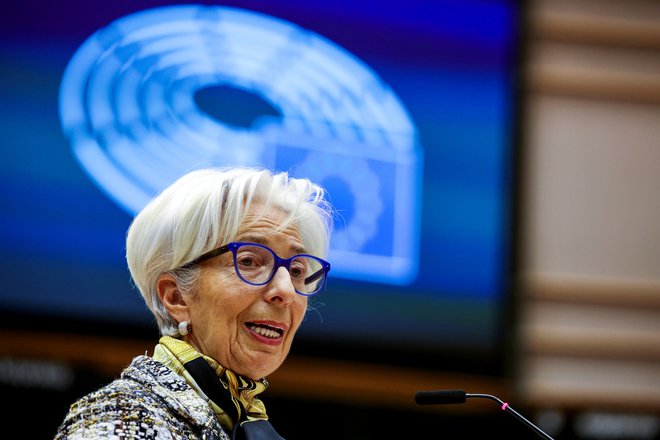 Še vedno zelo spodbudna denarna politika večine centralnih bank dobro dene borznim naložbam. Na fotografiji je predsednica ECB Christine Lagarde. FOTO: Reuters