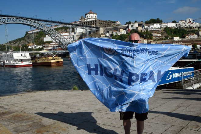 Navijač Manchester Cityja si obeta prvi evropski naslov. FOTO: Miguel Riopa/AFP