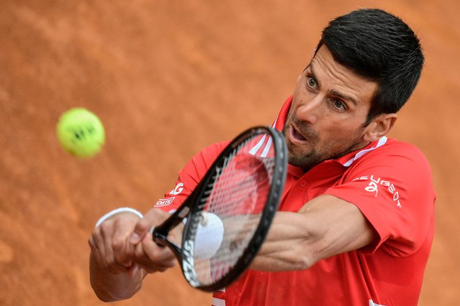 Novak Đoković se je za Roland Garros teniško ogreval v Beogradu. FOTO: Filippo Monteforte/AFP
