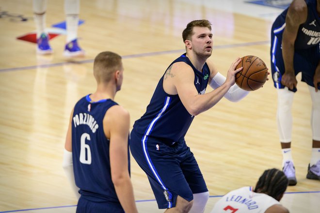 Luka Dončić je razkril težave za bolečine, zaradi katerih bi lahko izpustil naslednjo tekmo končnice. FOTO: Jerome Miron/Usa Today Sports