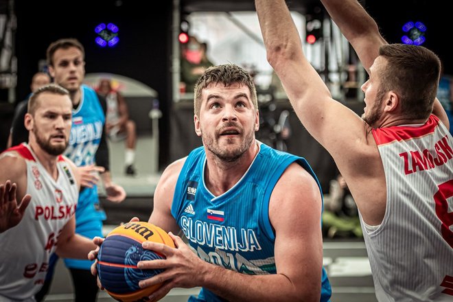 Poljska je bila pretrd oreh za slovenske košarkarje.FOTO: FIBA