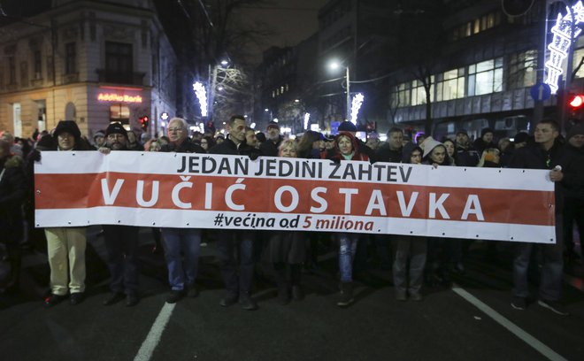 Eden od številnih jalovih protestov srbske opozicije, posnet na ulicah Beograda januarja leta 2019. Foto Jože Suhadolnik